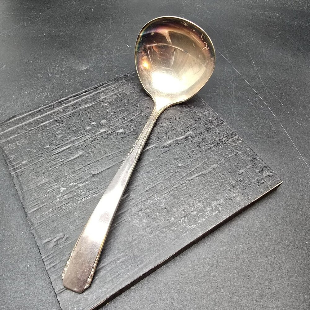1881 Rogers Oneida Silver Plated Soup Ladle Ornate Handle Design Vintage HS270